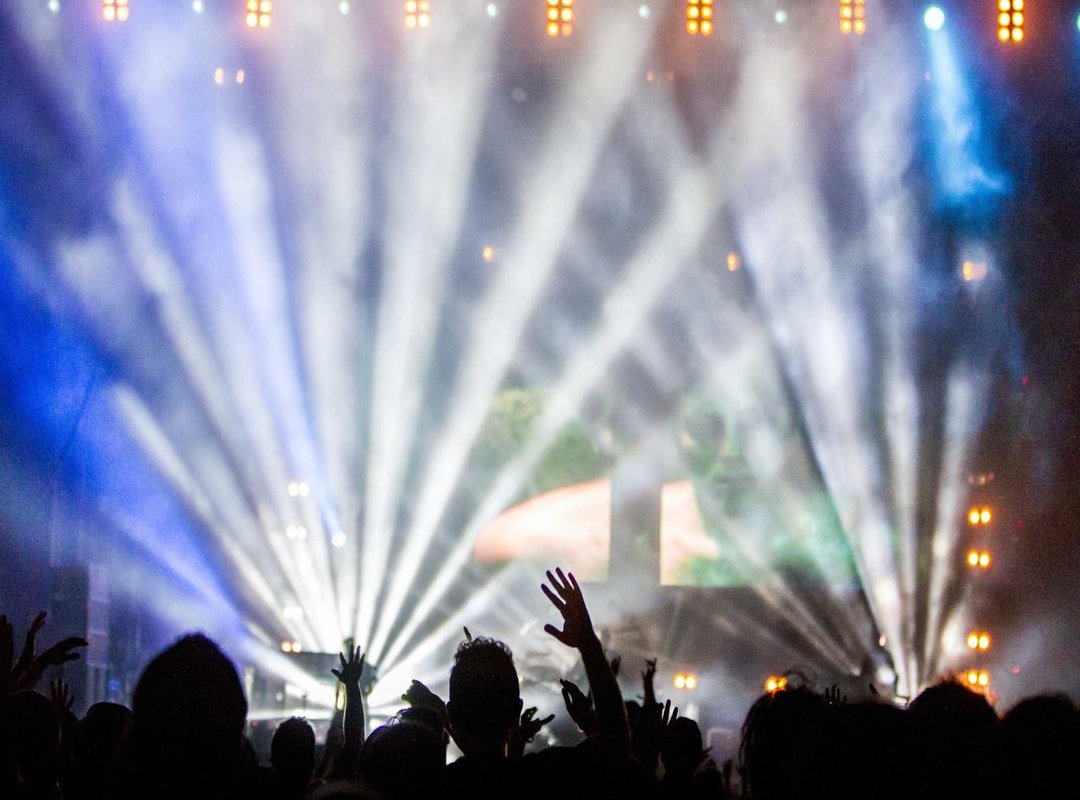 The Modern Era: Diverging Paths and Renewed Competition